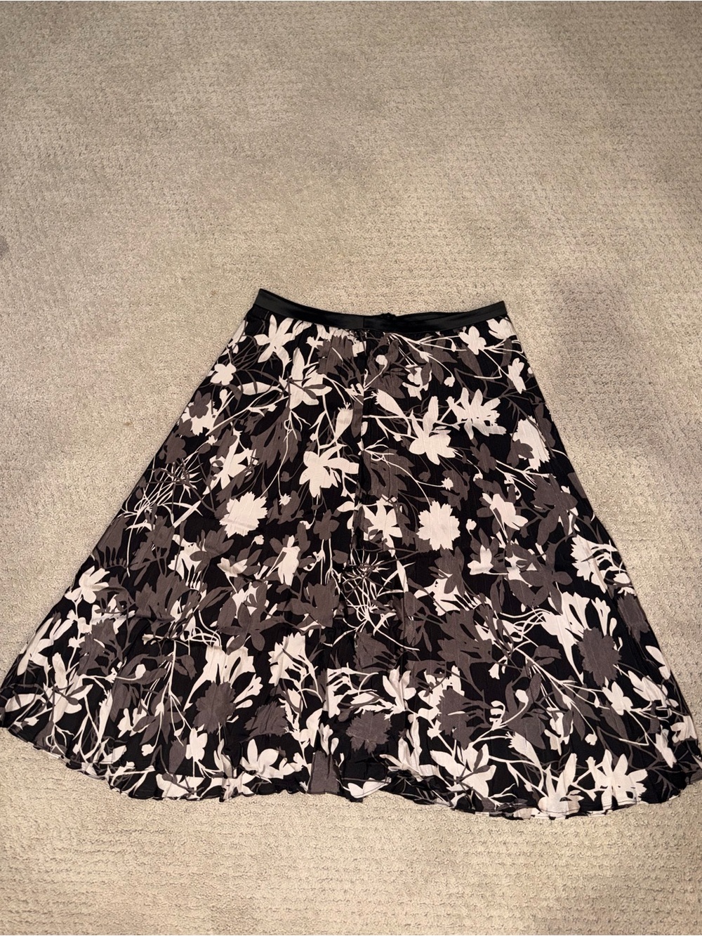 IPEKYOL Women's Black & White Floral A-Line Skirt